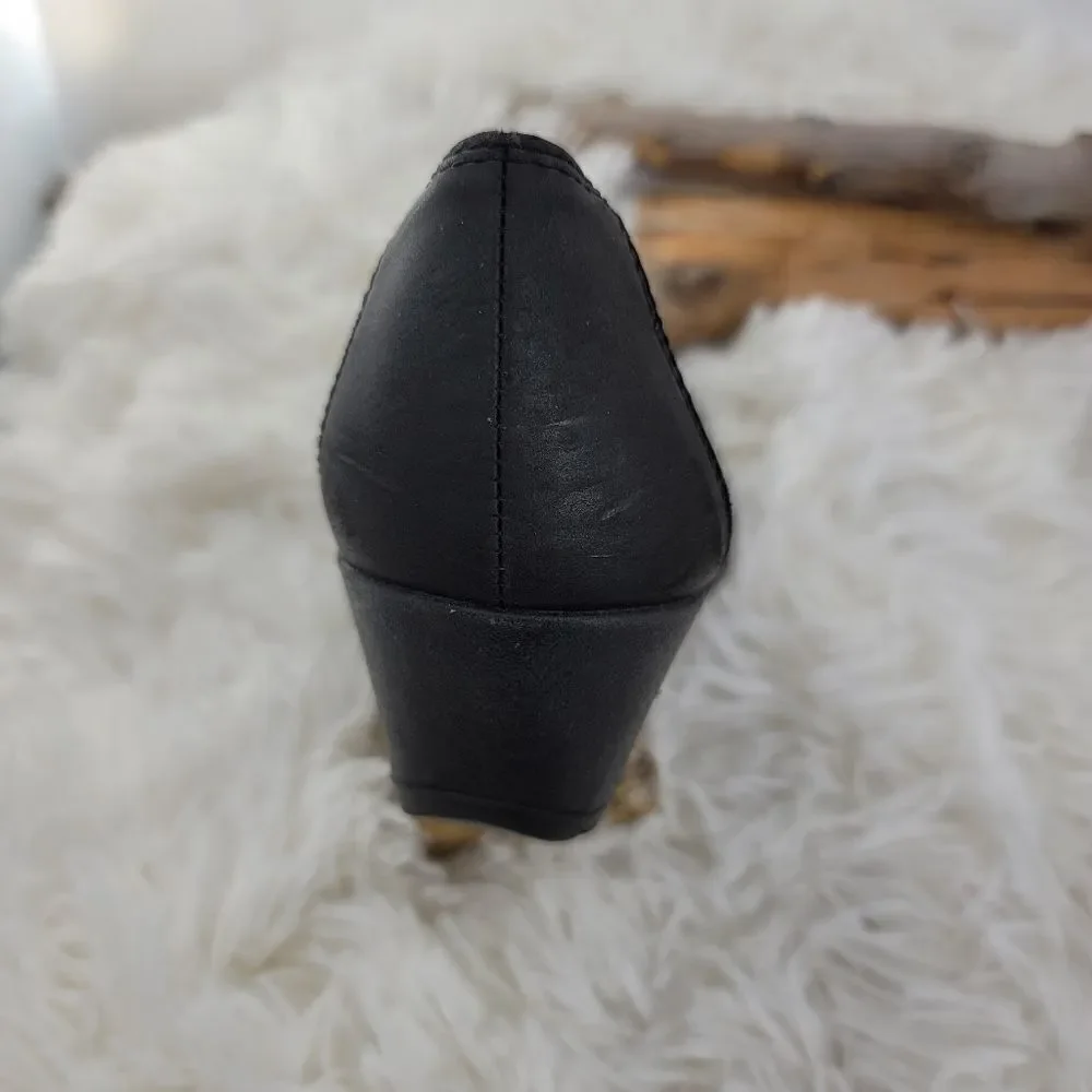 Naturalizer black perforated faux leather wedges (k)
